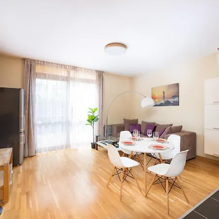 Apartment Spacious In A Park Zone With The Private Terrace